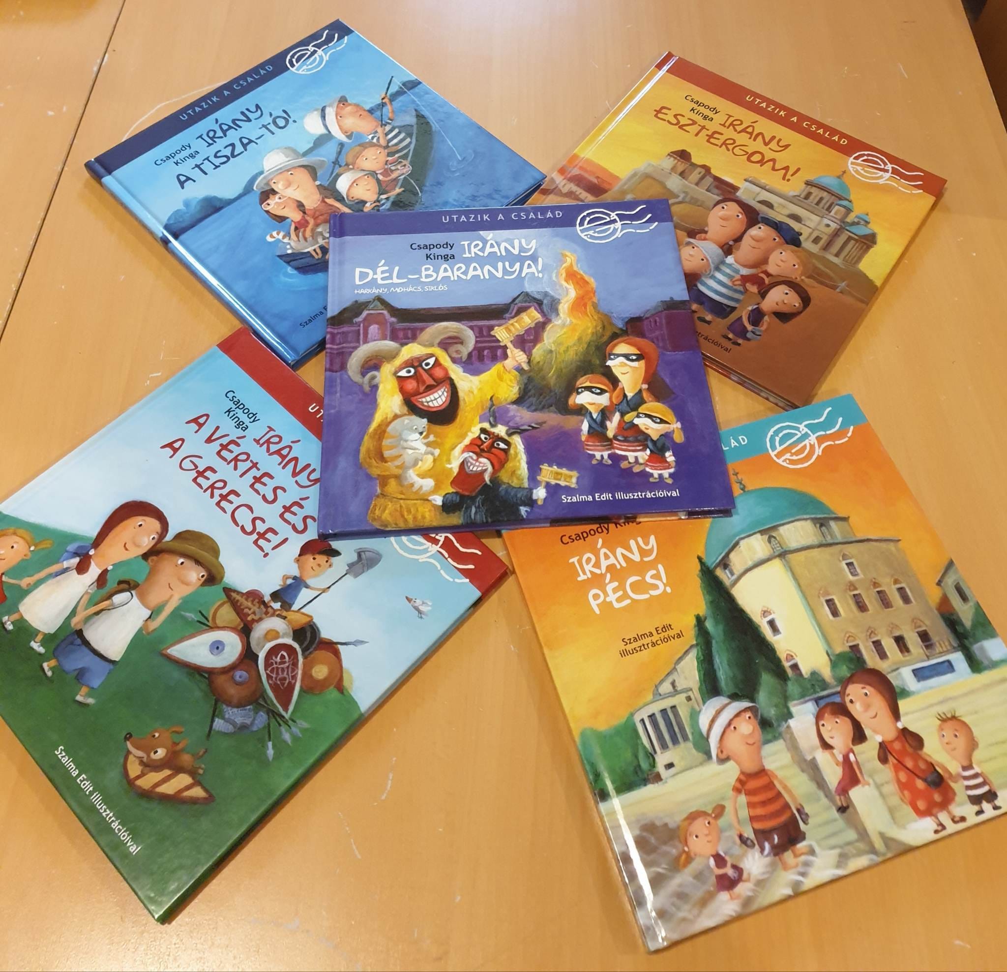 Csapody Kinga: Utazik a család borító